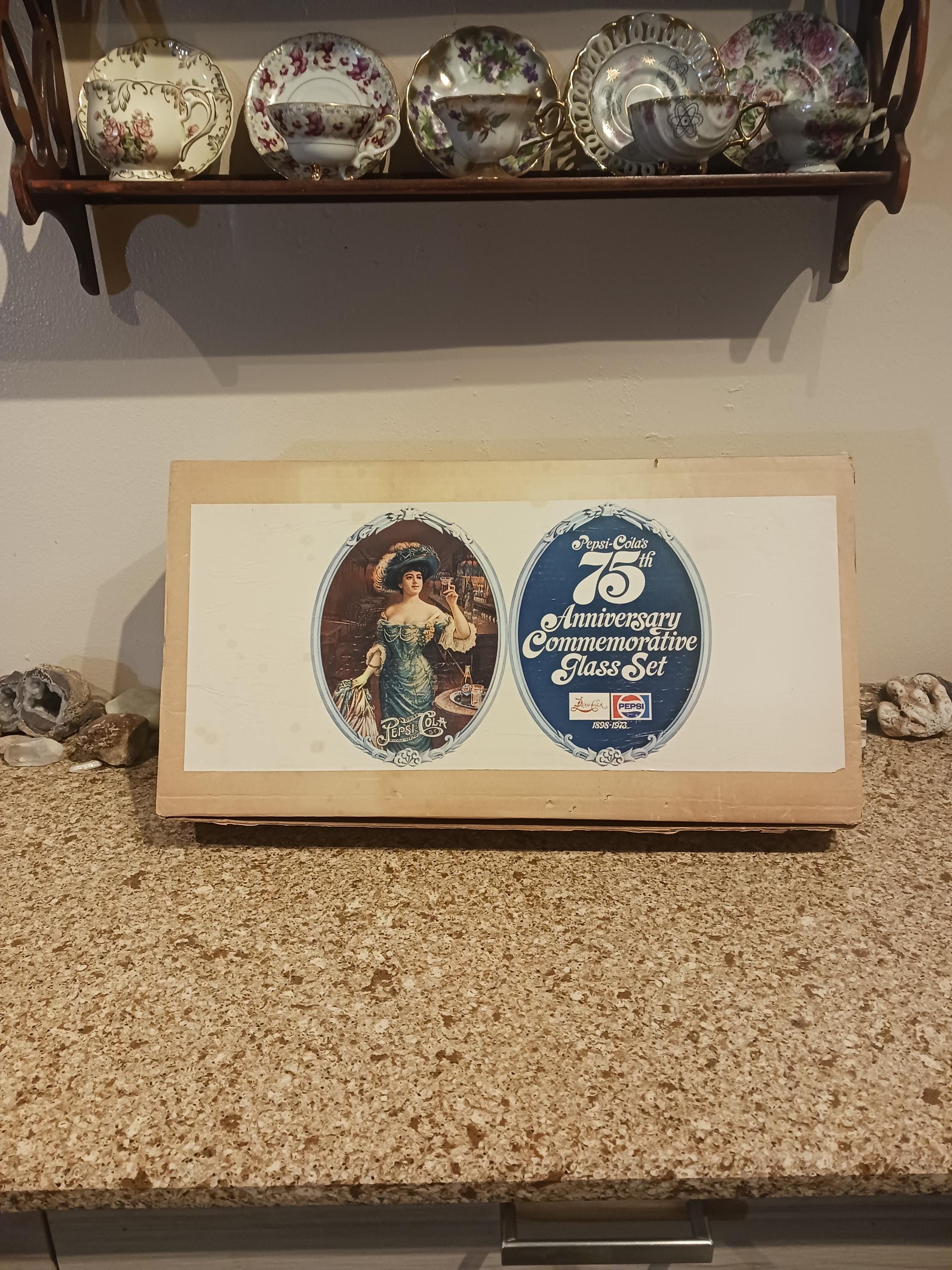 RARE PEPSI COLA'S 75th Anniversary Edition in Mint Condition Retro