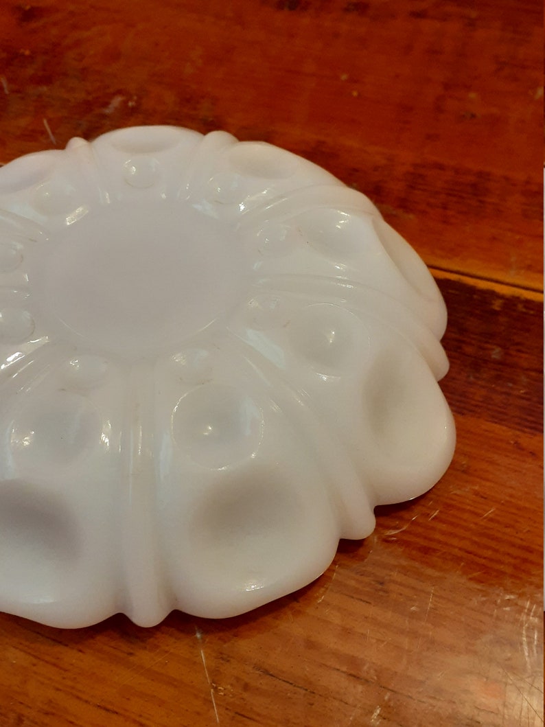 Home Decor VINTAGE Milk Glass RING DISH,Mid Century Modern Milk Glass Ring Dish,Bathroom Decor,Nightstand Decor,End table Decor,Candy Dish