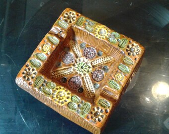 CERAMIC FLORAL ASHTRAY