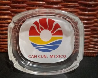 Vidrio Vintage CANCUN, México SOUVENIR ASHTRAY, Cenicero Rectangular de Vidrio Claro Curvado, Tobacciana Vintage, Accesorios Vintage para Fumar