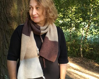 Strickmuster für einen Schal mit Farbblockmuster | Fransenschal im Krausmuster