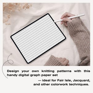 Puede incluir: Una tableta digital que muestra un patr&oacute;n de tejido geom&eacute;trico, sostenida por una persona con un l&aacute;piz &oacute;ptico. El texto dice: "Dise&ntilde;a tus propios patrones de tejido con este pr&aacute;ctico juego de papel gr&aacute;fico digital - ideal para Fair Isle, Jacquard y otras t&eacute;cnicas de colorwork."
