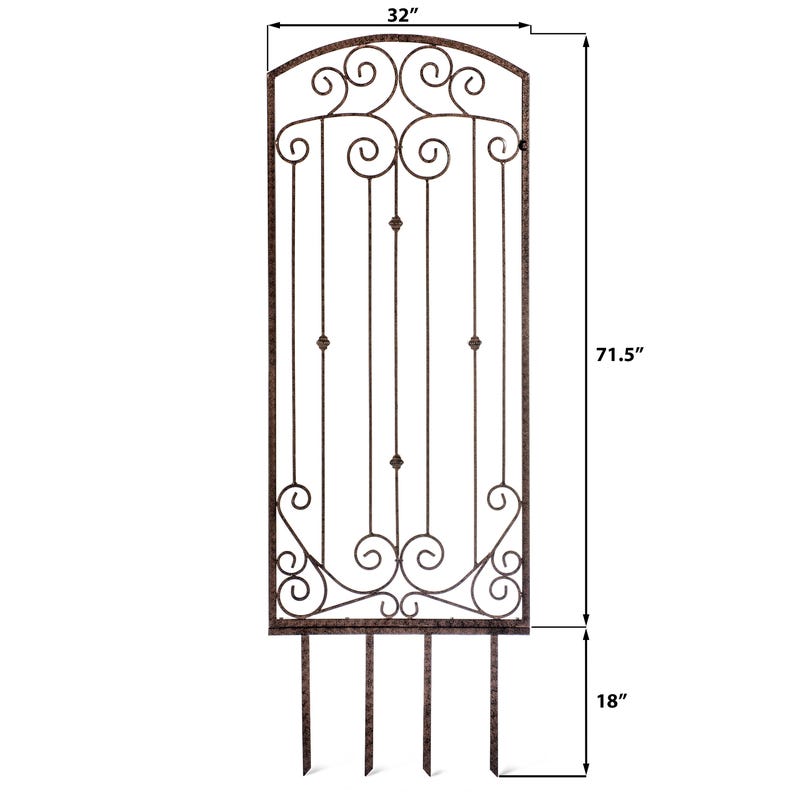 Pu&ograve; includere: Un traliccio da giardino in metallo marrone con una parte superiore ad arco con volute, barre verticali con piccoli accenti decorativi e quattro picchetti. Il traliccio misura 32 pollici di larghezza, 71,5 pollici di altezza e ha picchetti di 18 pollici.