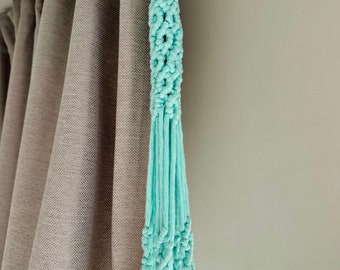 Colgador de plantas de Macrame verde menta hecho a mano / Decoración del hogar Boho de 51 pulgadas / Hilo de algodón estirable / Se adapta a macetas de 5 pulgadas y más grandes