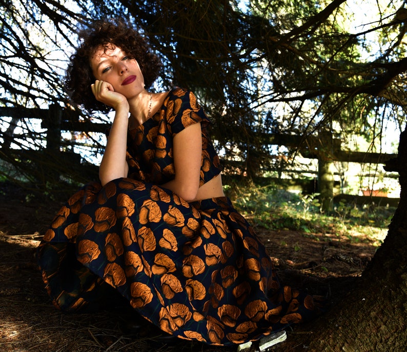 top suit and pleated skirt Coordinated autumn roses broken bronze