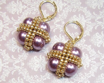 Pendientes de perlas de color lilas, lilas y oro aretes, aretes de Dama de honor lila