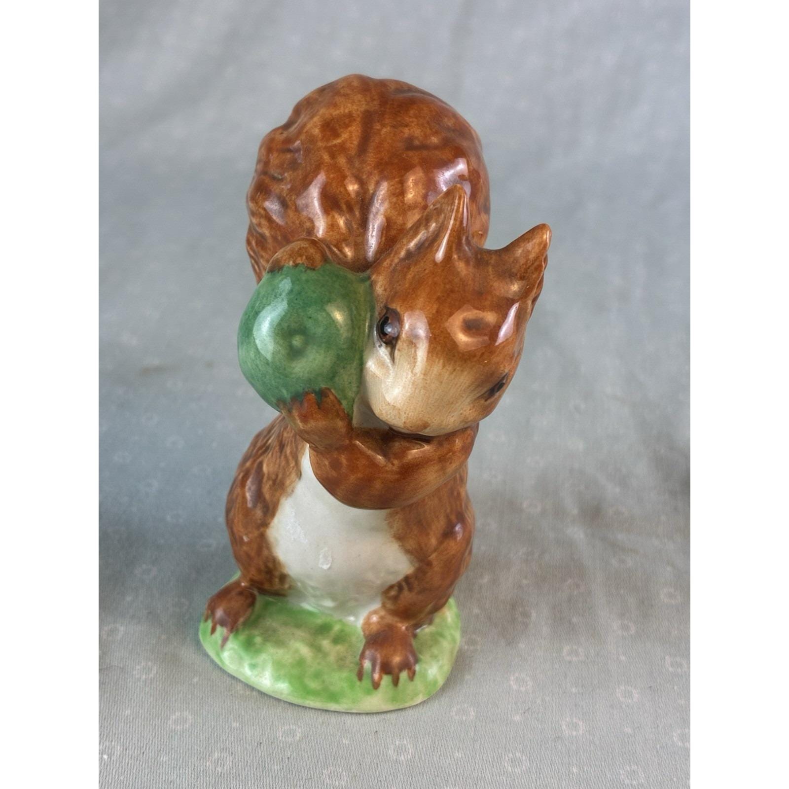 BESWICK ENGLAND　きたりすナトキン　 陶器オブジェ Beatrix Potter's Squirrel Nutkin Beswick England 1948 Copyright - Etsy