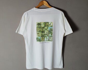 Vintage 1990s BANANA REPUBLIC T shirt size Medium / 1990s Front Pocket American Fashion Brand sstreetwear classic 90s Tee