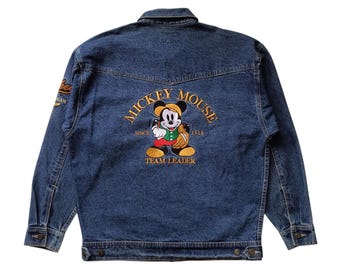 Giacca in denim vintage di Topolino degli anni '90, taglia Large / Rara giacca in jeans da camionista ricamata Walt Disney degli anni '90 con il logo del leader della squadra di Topolino degli anni '90