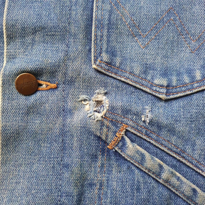 Vintage 70s WRANGLER 14 oz Denim Jacket size 38/M / 1970s Wrangler USA Trucker Biker Grunge Faded jeans Distressed Thrashed Western Jacket image 10