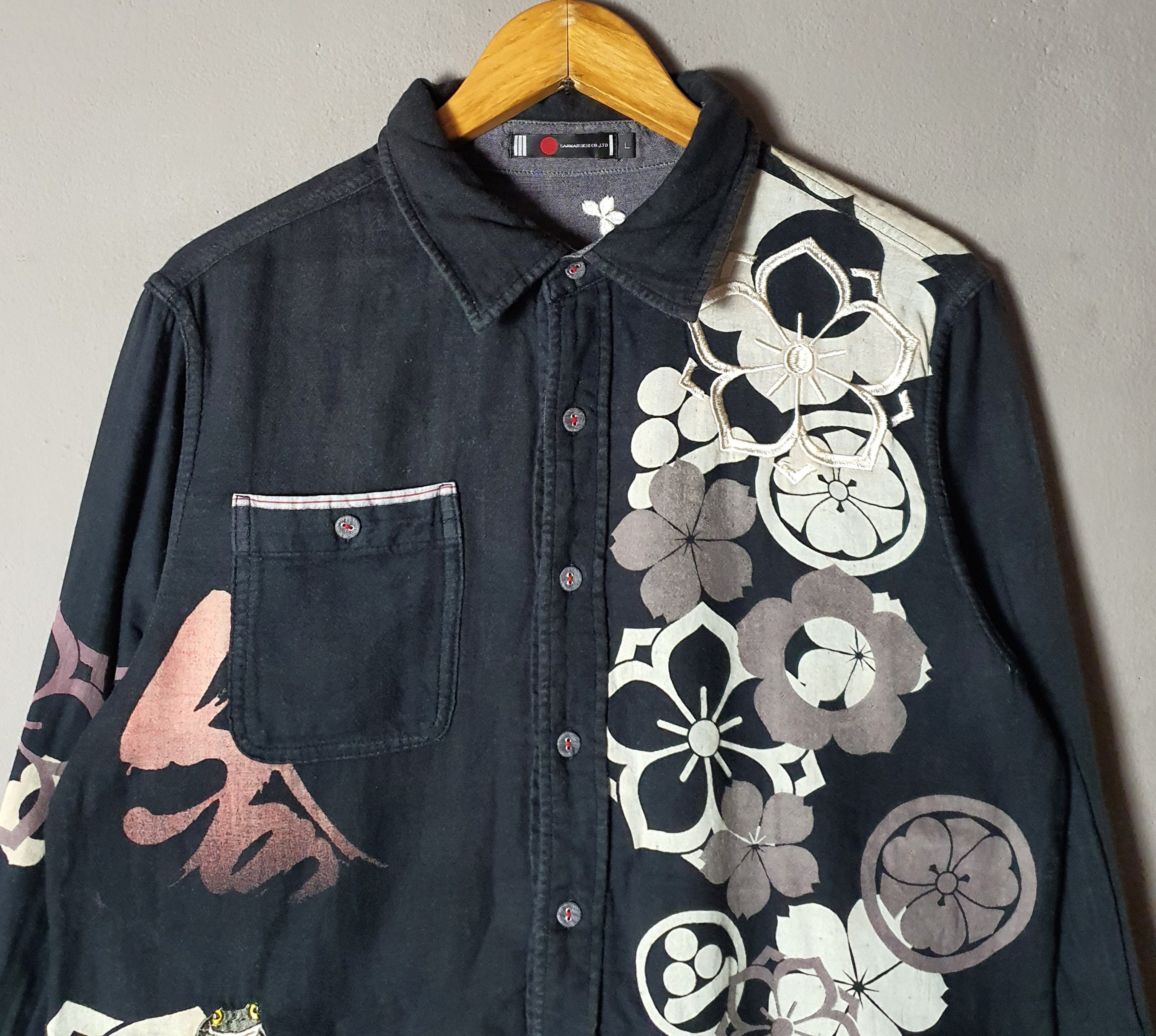 Vintage SANMARUICHI 90s Japanese Abstract Button up Shirt Vintage SANMARUICHI 90s Japanese Abstract Button up Shirt