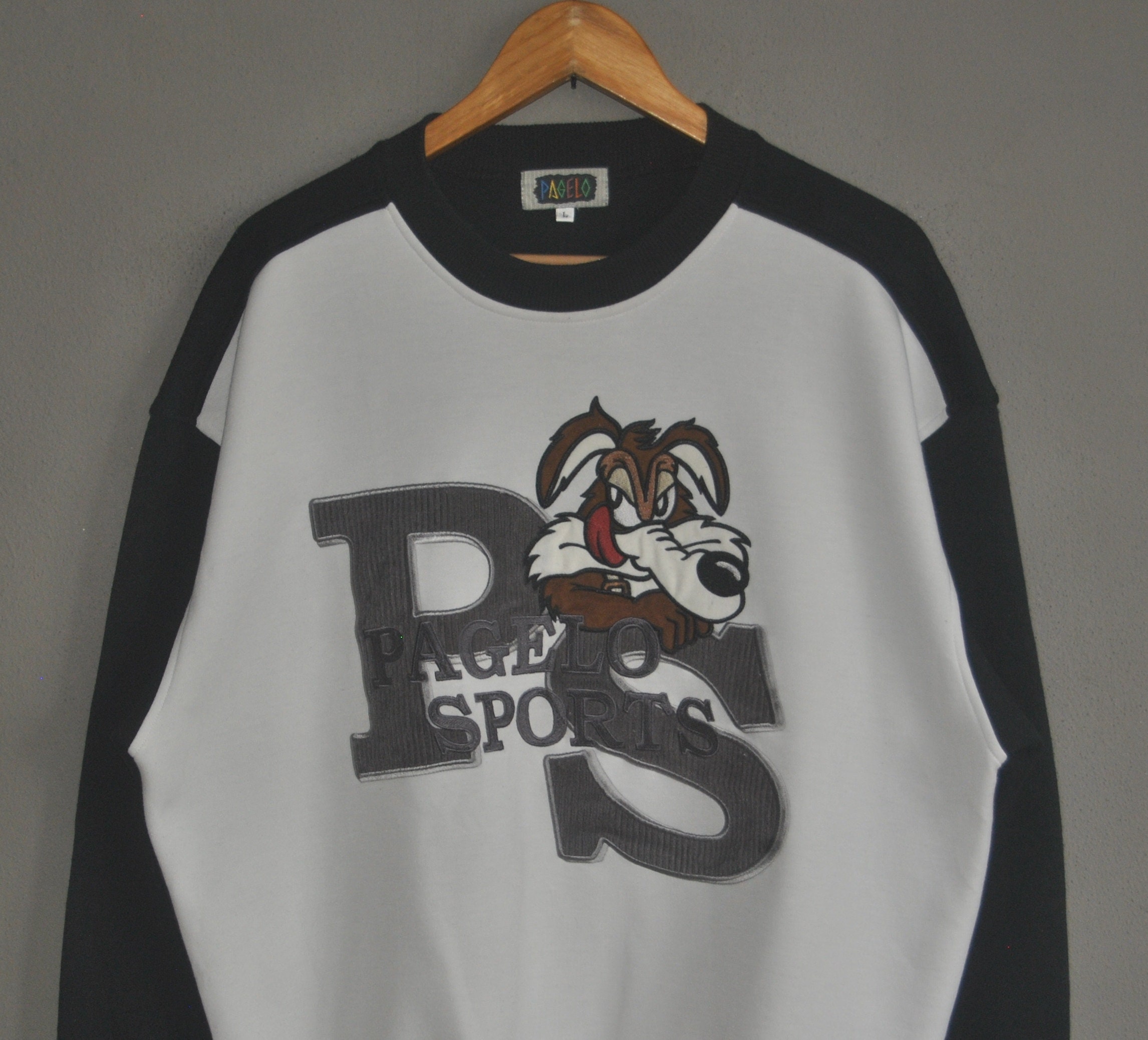 Vintage Pagelo Sport Wile E. Coyote Sweatshirt Size Large