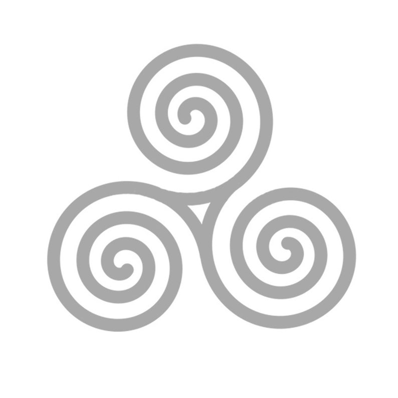 Puede incluir: Un s&iacute;mbolo de triskel gris, un dise&ntilde;o celta con tres espirales entrelazadas. Las espirales est&aacute;n espaciadas uniformemente y centradas en un fondo blanco. El dise&ntilde;o es una representaci&oacute;n simple pero elegante de un s&iacute;mbolo complejo.