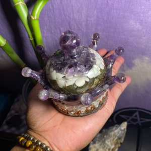 Spiritual enhancement Crown Me Orgonite holder - Amethyst ~ Labradorite ~ Howlite ~ Black Tourmaline ~ Selenite ~ Copper
