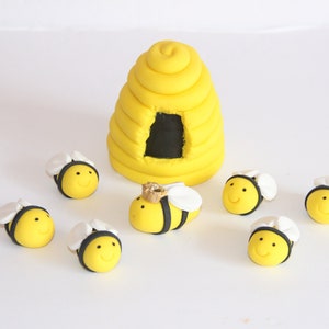 Fondant Beehive and Bumble Bees Queen Bee Cake Decoration
