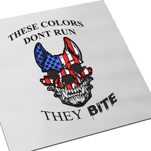 Deze kleuren lopen niet ze bijten honden schedel Amerikaanse vlag SVG, K9, hond, VS, 2A, Trump, Vector, Lasergraveren, CNC, Cricut, Glowforge