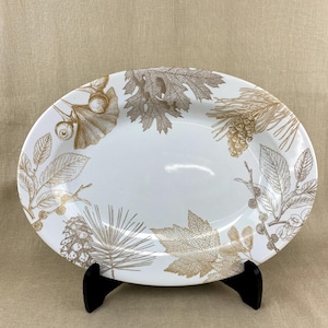 Plato ovalado de 35,5 cm con follaje dorado de porcelana de Port Townsand