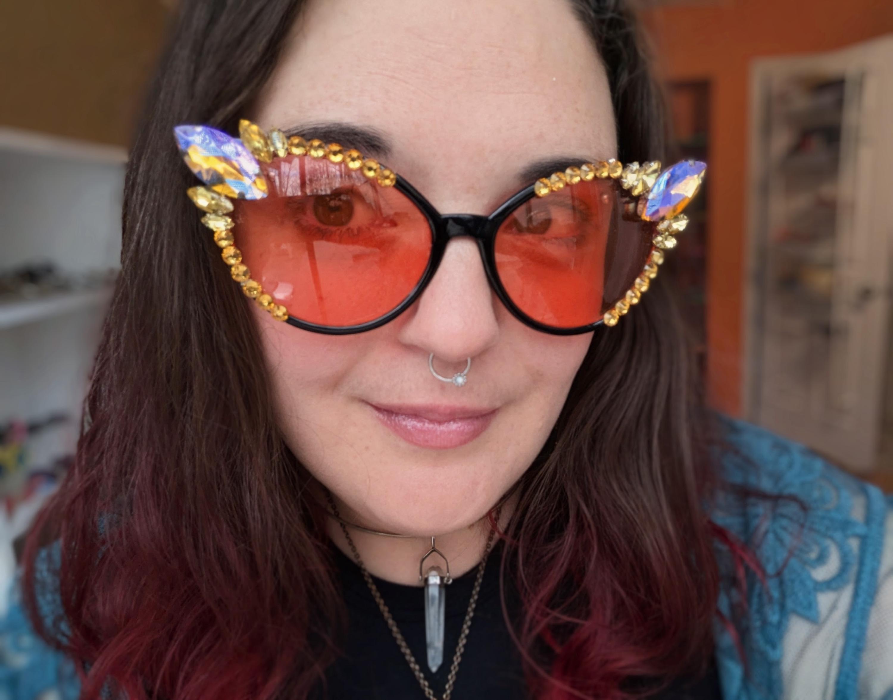 CLARA - Glam Cat Eye Shaped Sunglass for Adults - Cute Retro 