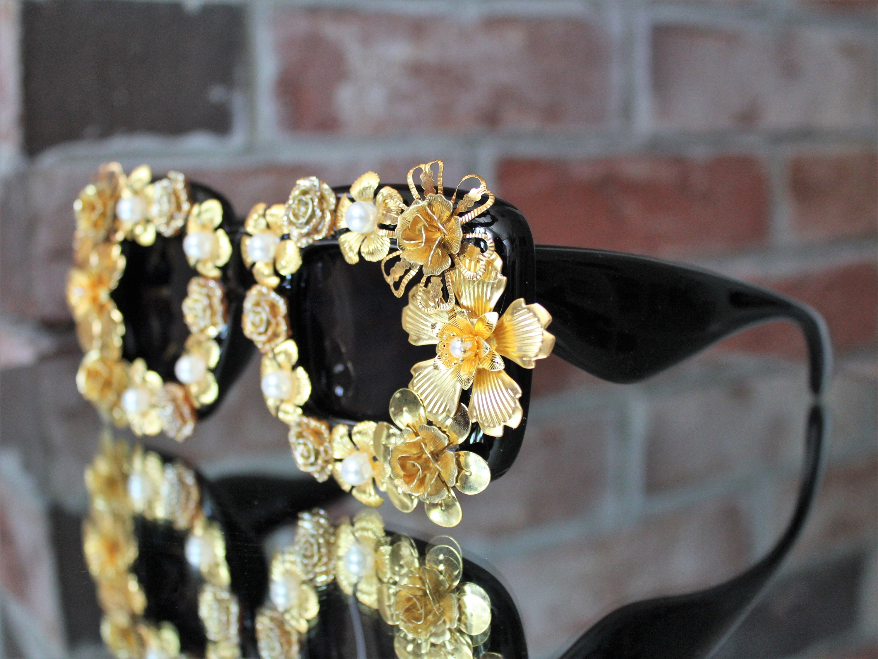 GOLDEN GLOW - Oversized Puffy Square Sunglasses W Big Bold  display picture 3