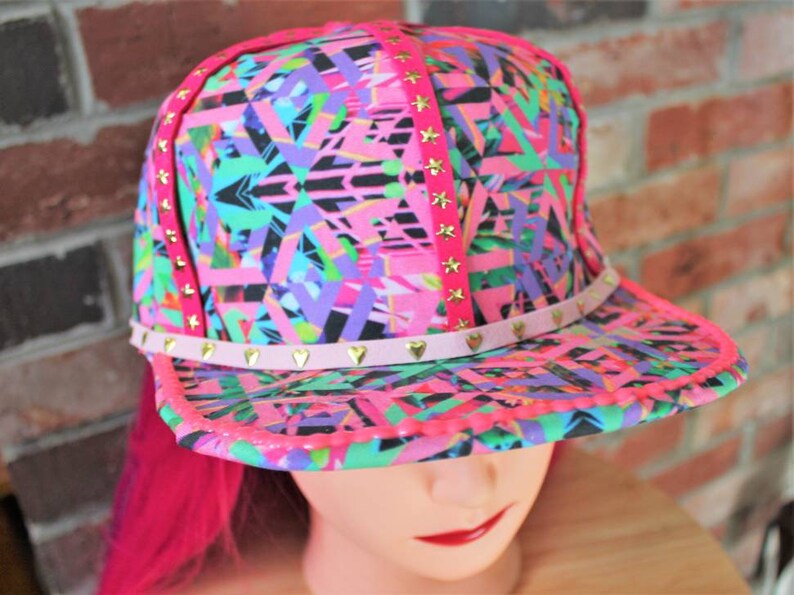 Trippy Patterned Hat W/ Studs Pink 