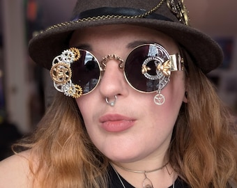 TIMELORD - Circle Asymmetrical Steampunk Adult Sunglasses - Steam Punk Gear Sunglasses for Stylish Adults - Decorated Steampunk Sunglass