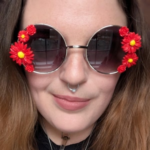 CRIMSON GARDEN - Round Circle Sunglasses w/ Red Daisy Flowers - Cute Subtle Statement Sunglass w Dark Smoke Lens and Cute Daisies