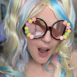 Daisy Flower Sunglasses: Pink, Yellow & Green Resin Daisies