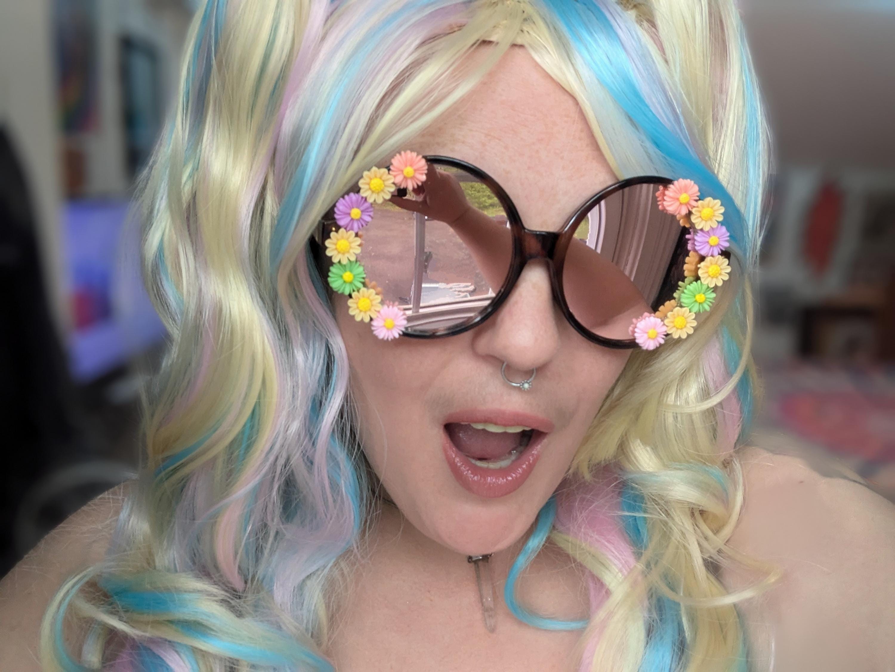Daisy Flower Sunglasses: Pink, Yellow & Green Resin Daisies 