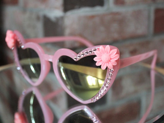 Pink Heart Shaped Cat-eye Bedazzled Adult Sunglasses Pink Hearts & Flowers  Sunglasses for Adults Glam Decorated Heart Sunglasses -  Canada