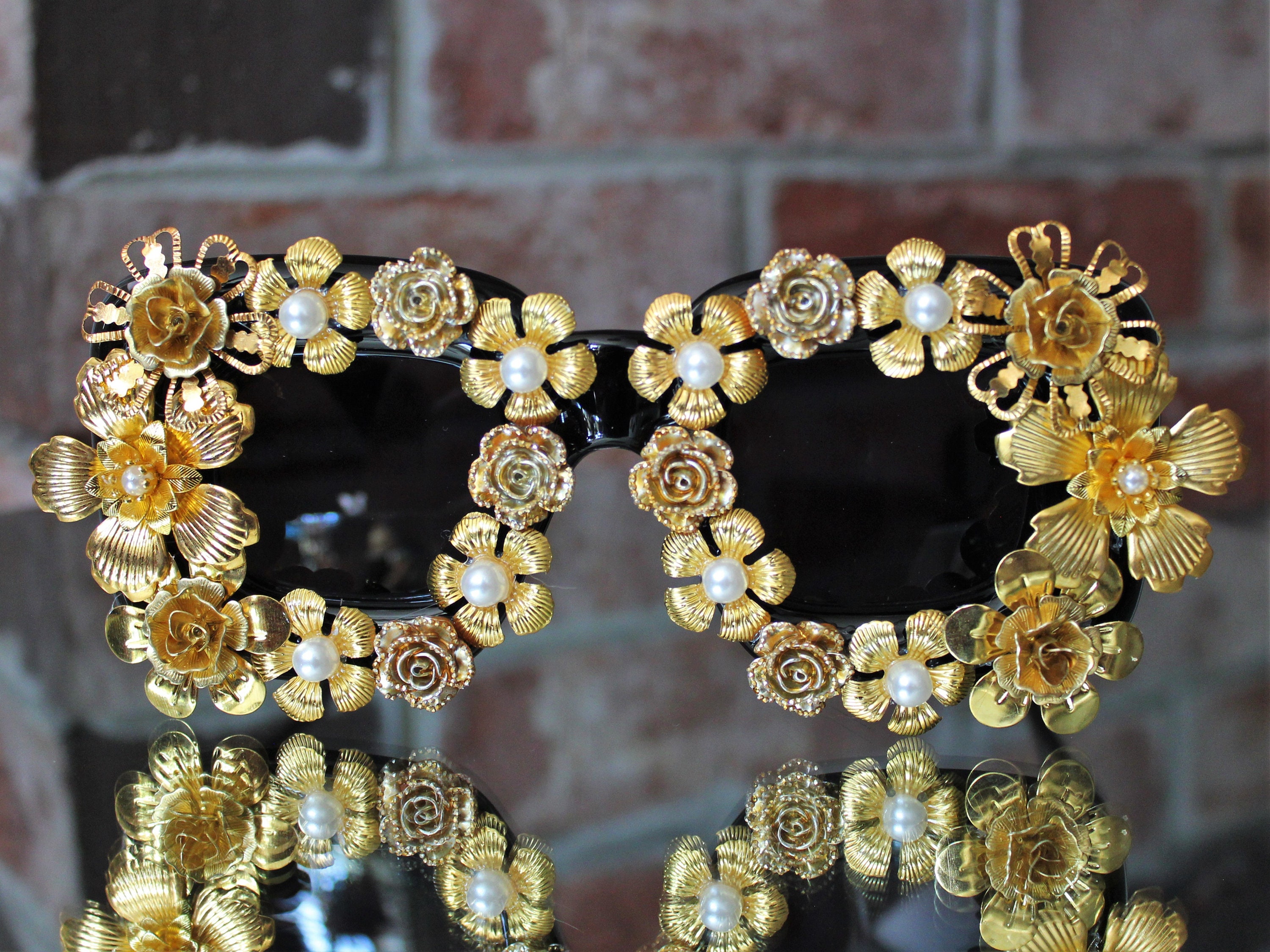 Black & Gold Floral Oversized Sunglasses Nwt Gucci GG 1254S 001 Logo Black Gold Shades Grey Oversized  main image 4