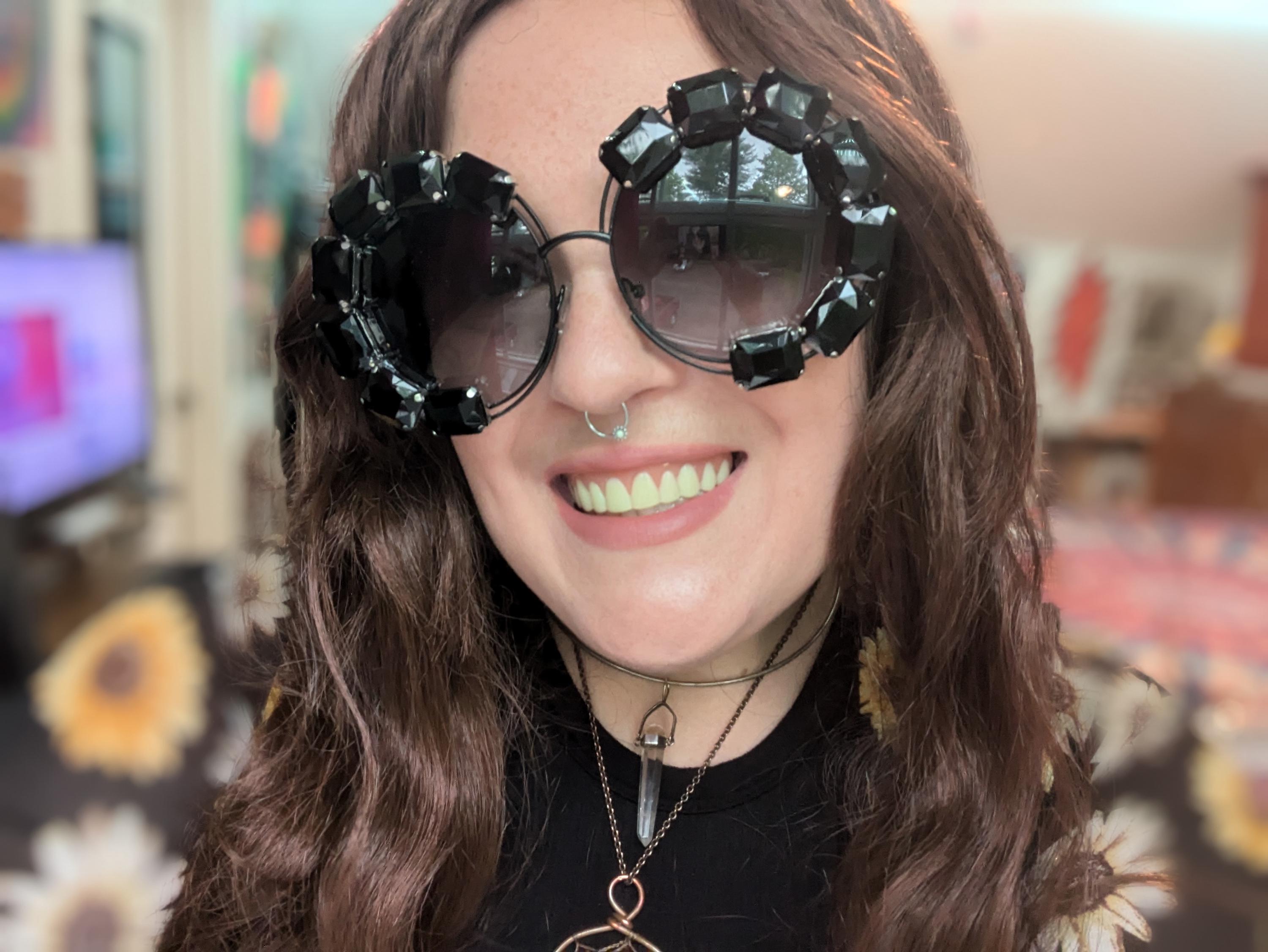 NEW Super Blingy Hollywood Glam Black Crystal Studded Oversize Round Sunglasses Dreamwey - Round Fashion Rhinestone Circle Oversize Women  main image 2