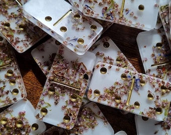 Handmade resin dominoes: Floral magic for your game | Gift ideas | Dried flowers