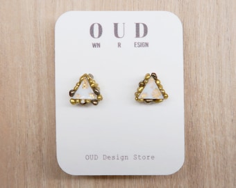 Geometrische/Gold & White/driehoek Stud Earring/dagelijks oorbellen/Simple driehoek oorbellen / 14K goud gevuld Post oorbellen/Clip-op beschikbaar