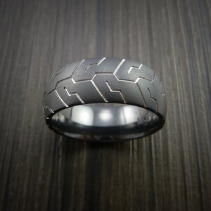 Semi-domed Ring with Black IP Plated with Super Sleek Tire Tread Laser Carved Pattern ��������� 9mm