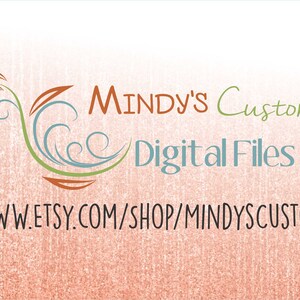 Może przedstawiać: Grafika cyfrowa z tekstem "Mindy's Custom Digital Files" w kolorze pomarańczowym, zielonym i niebieskim. Adres URL sklepu Etsy jest wyświetlany poniżej tekstu na teksturowanym, brzoskwiniowym tle.