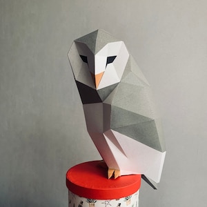 Búho campestre (talla L): escultura de papel de baja poli, descarga digital, plantilla PDF