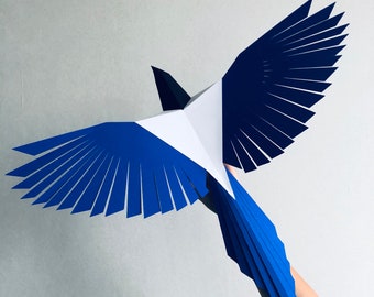 Elster - Machen Sie Ihren eigenen Papiervogel auf Fliegen, Geometrischer Vogel, Low-Poly-Skulptur, Papierbastelvogel, 3D-Elster