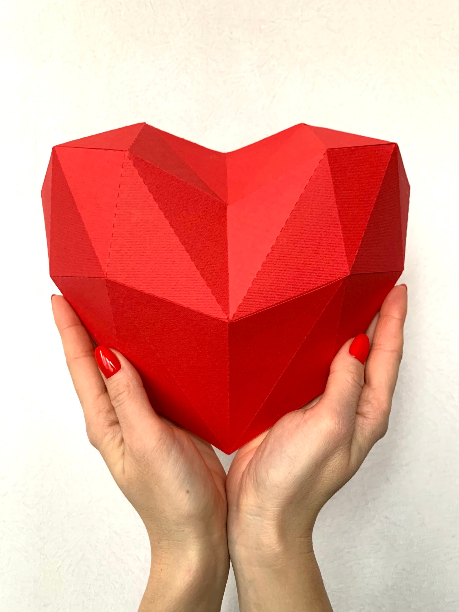 Low Poly Heart Papercraft – DIY Valentine's Day Gift (PDF & SVG) - Etsy