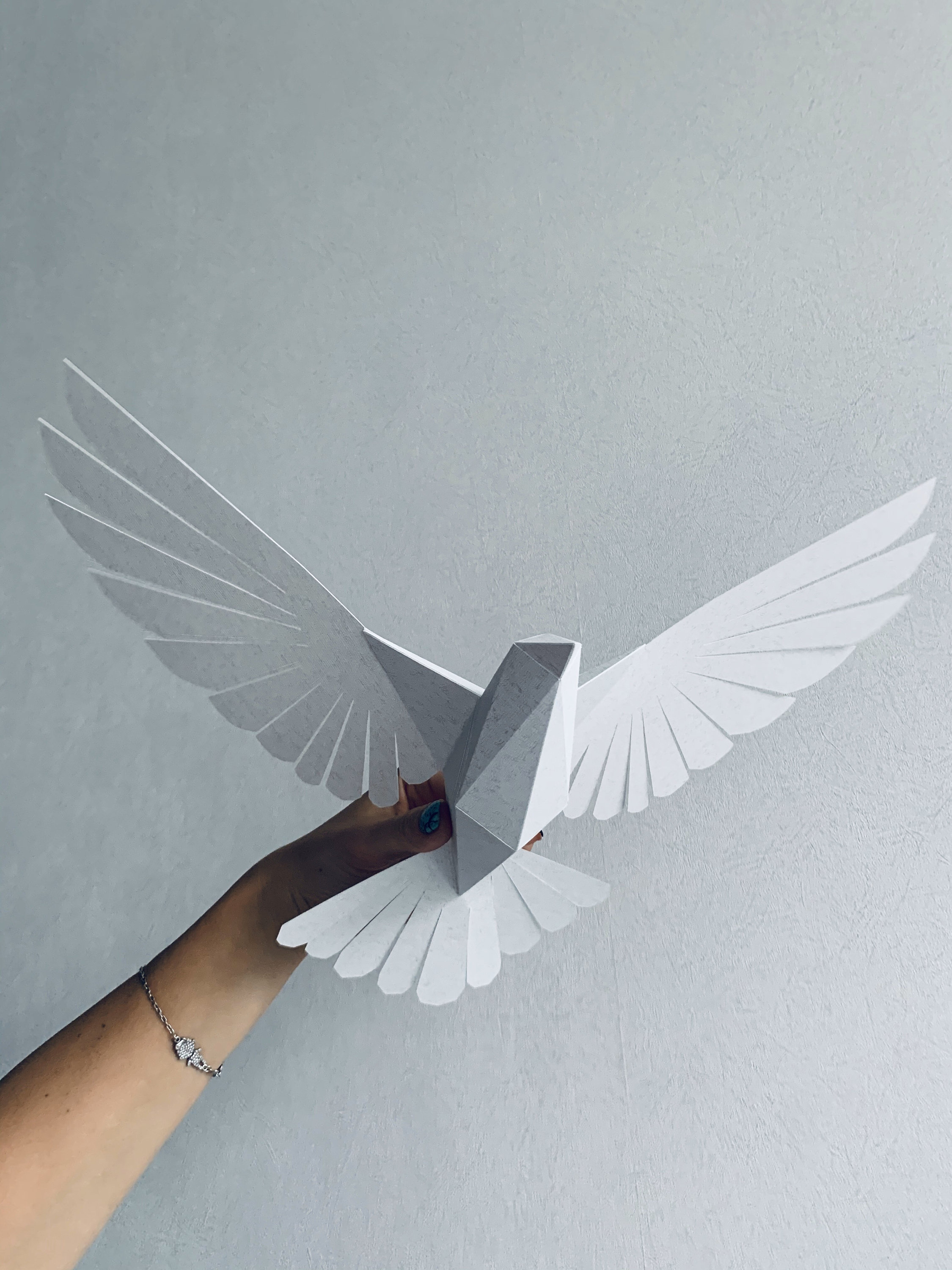 鳩 - 自分で作る低ポリゴンの飛ぶ鳥、幾何学的な鳥、紙の彫刻