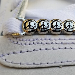 Bemalte Peace Schuhanhänger
