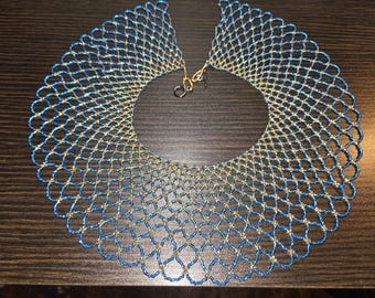 Collier ras du cou en filet doré et turquoise