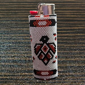 Funda para encendedor Thunderbird y Feather hecha a mano con cuentas, roja, negra y blanca, compatible con encendedores Bic de tamaño completo
