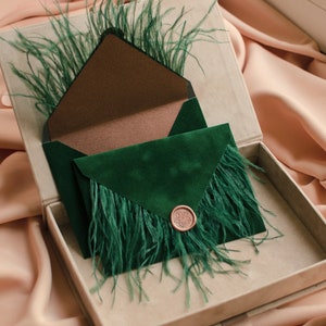 Buste di velluto con piume formato A7 per matrimonio, addio al nubilato, carta regalo, servizio clienti per attività di bellezza, confezione in finta pelle scamosciata