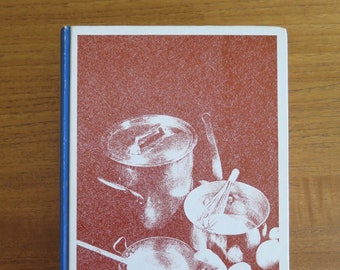 À partir de Julia Child's Kitchen, 1977, troisième impression, Julia Child, livre de cuisine français américain vintage des années 1970, cuisine française, couverture rigide