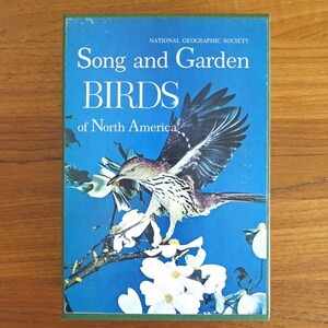 Birds of North America (2 Volumes with Slipcase), National Geographic, 1970s, Illustrated Guide to Song Garden Birds, Water Prey Game Birds