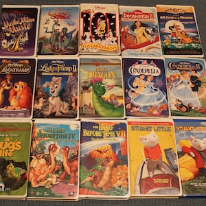 Klasyczne filmy animowane na kasetach VHS Rozrywka rodzinna ~ Pudełka z muszlami ~ Wszystkie ulubione ~ Oryginalne kolekcjonerskie kasety z filmami na kasetach VHS ~