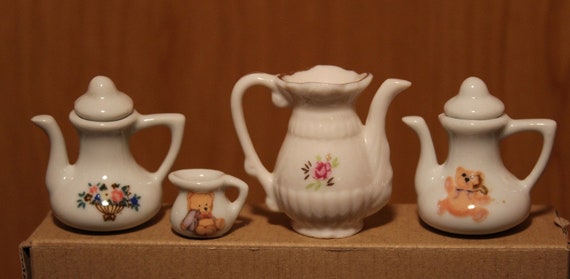 Apple Pattern 1996 Fibre-Craft Miniature Porcelain Tea Set 5 Pieces