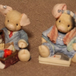 This Little Piggy TLP-figurer ~ Designer Mary Rhyner Nading ~ Hartssamlarföremål av Enesco ~ Daterad/Reg # ~ Vintagefigurer