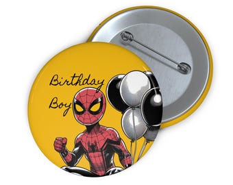 Web Slinger Superheld Pin Buttons, Spinnenheld Geburtstag Gastgeschenke, Einzigartiges Geschenk für Jungen & Freunde, Rote Maske Held Pinback Button