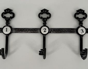Perchero de hierro fundido con ganchos y llaves, estilo antiguo, decoración rústica de pared, estilo granja.